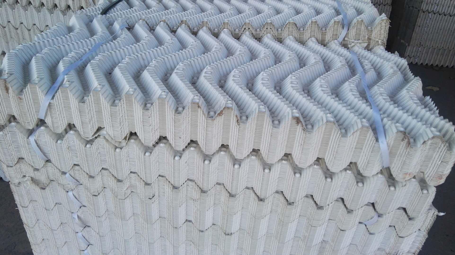 電鍍廠廢水六角<a href='http://www.by457.com/jstl/60.html' target='_blank'><u>蜂窩斜管填料生產廠家</u></a>